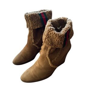 Gucci authentic Women's Tan Suede Wedge Ankle Boots size 36,5in great condition